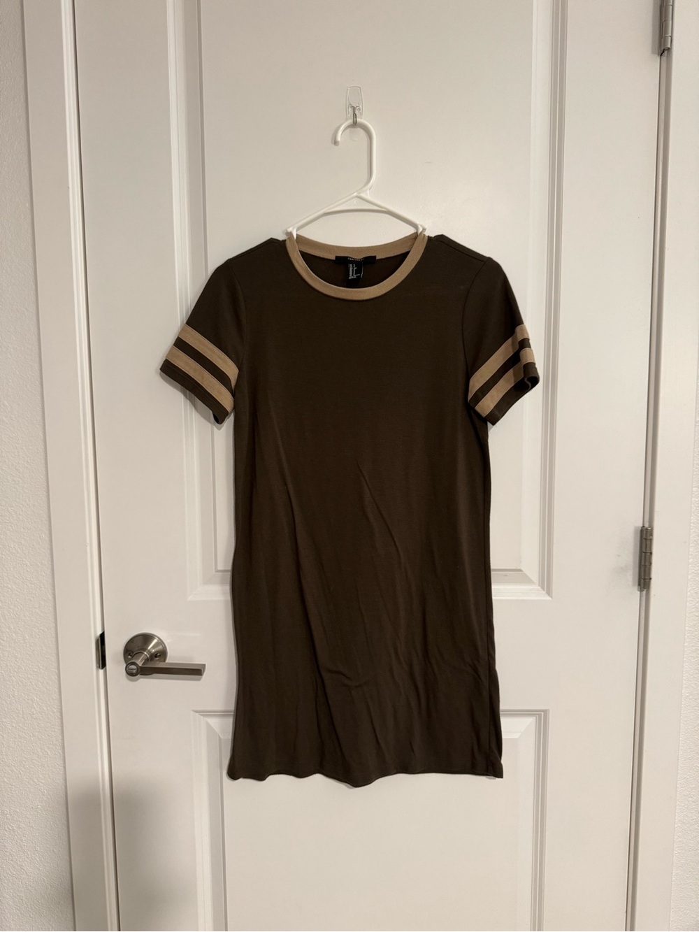 Casual Short Sleeve T-Shirt Dress with Contrast Trim